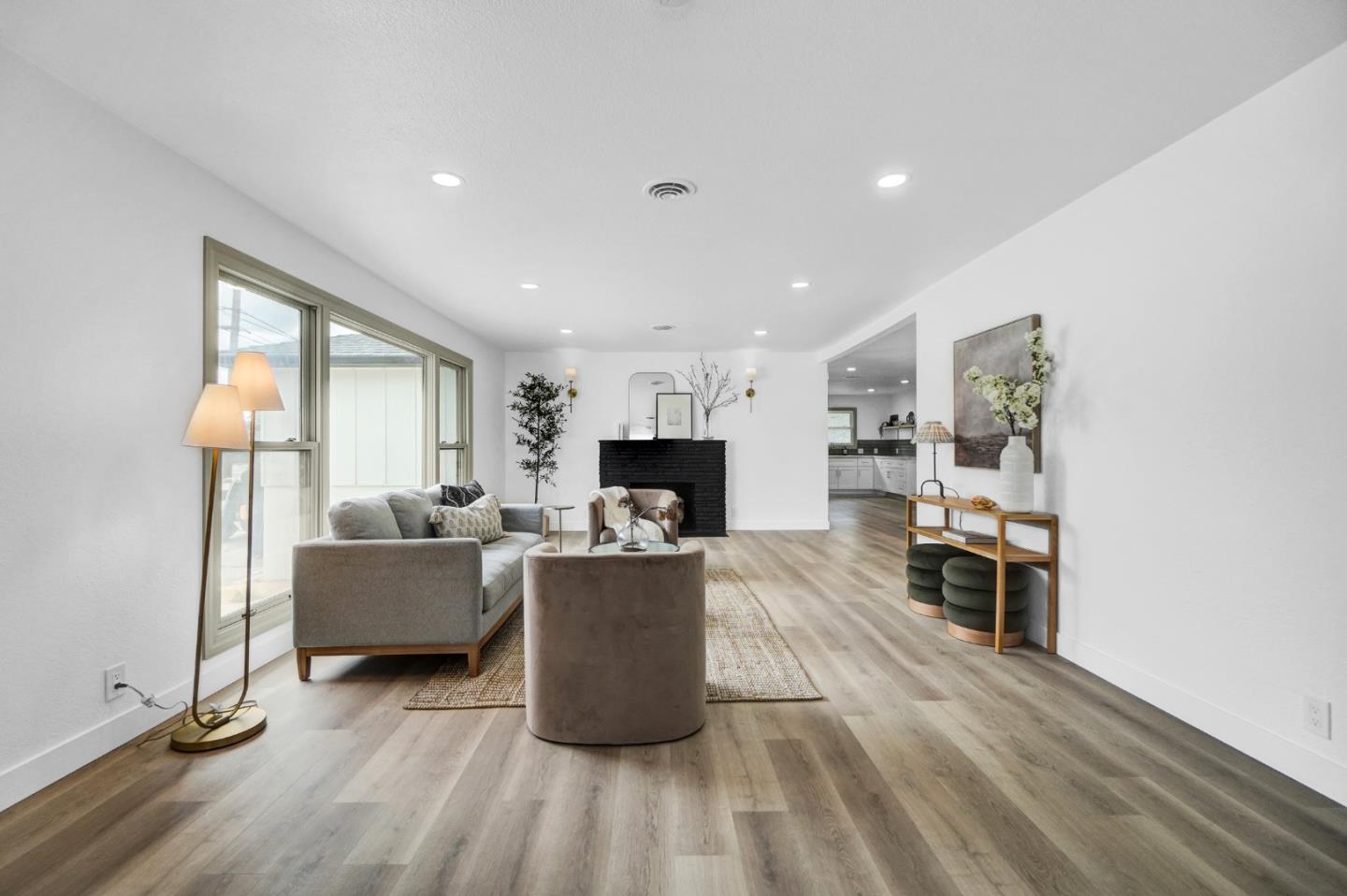 Detail Gallery Image 4 of 30 For 1000 Travis Blvd, Fairfield,  CA 94533 - 3 Beds | 2 Baths
