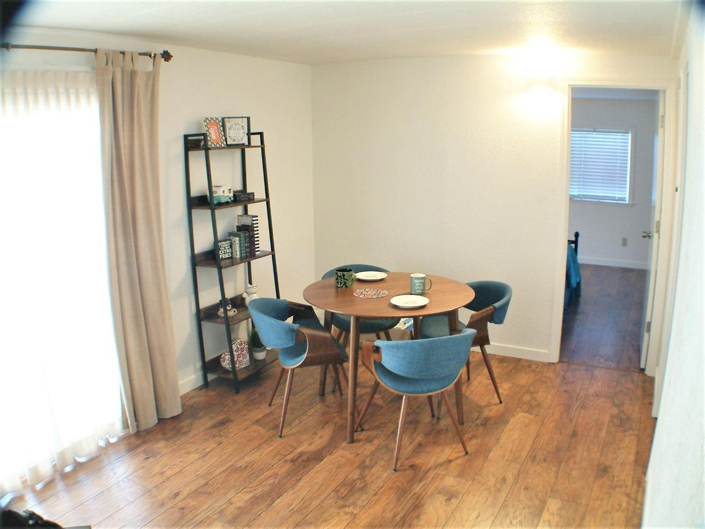 Detail Gallery Image 5 of 28 For 14685 Oka Rd #2,  Los Gatos,  CA 95032 - 2 Beds | 2 Baths