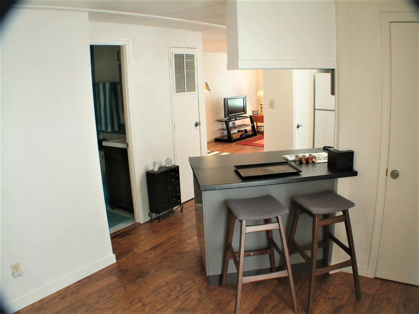 Detail Gallery Image 6 of 28 For 14685 Oka Rd #2,  Los Gatos,  CA 95032 - 2 Beds | 2 Baths