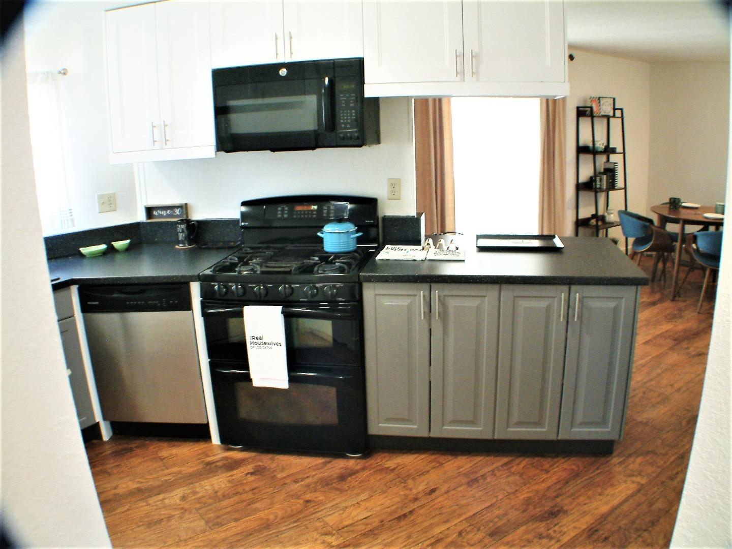 Detail Gallery Image 7 of 28 For 14685 Oka Rd #2,  Los Gatos,  CA 95032 - 2 Beds | 2 Baths