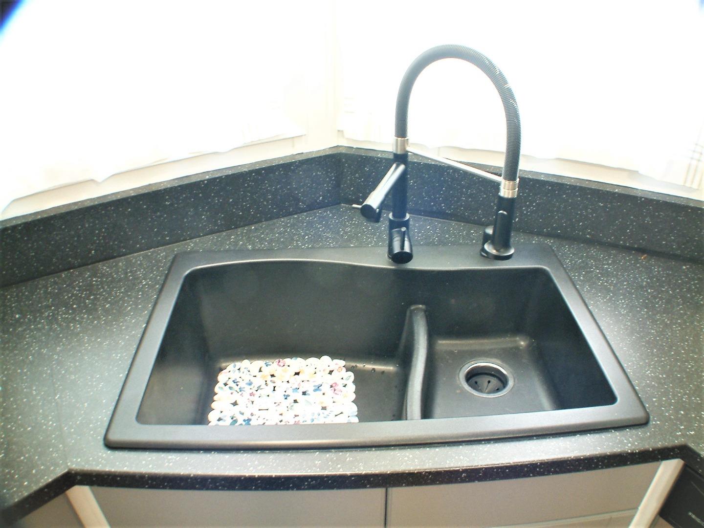 Detail Gallery Image 9 of 28 For 14685 Oka Rd #2,  Los Gatos,  CA 95032 - 2 Beds | 2 Baths