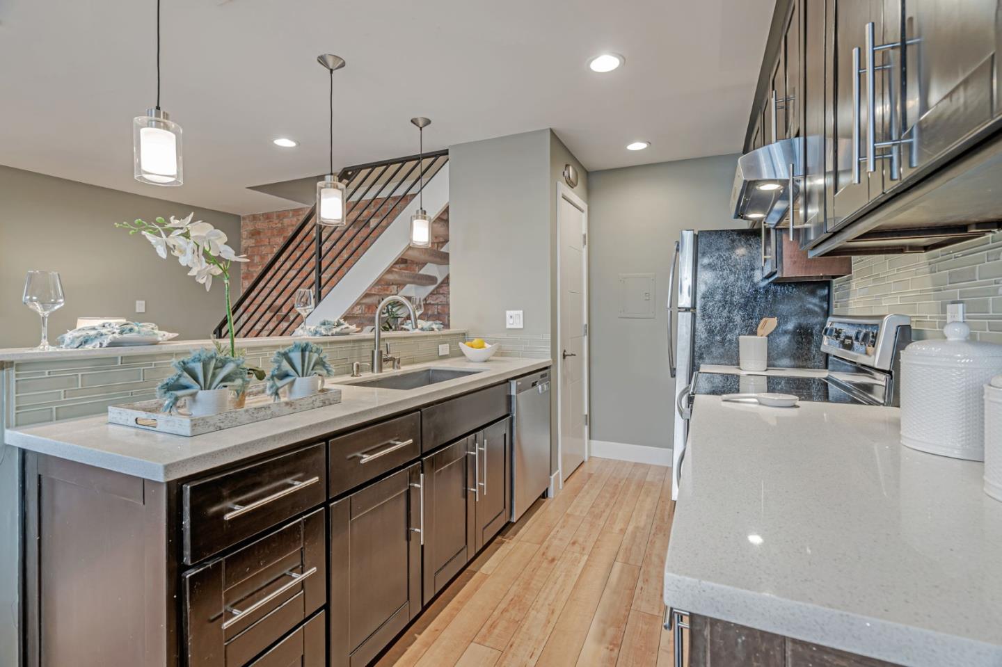Detail Gallery Image 10 of 31 For 1368 Branham Ln #2,  San Jose,  CA 95118 - 2 Beds | 1 Baths