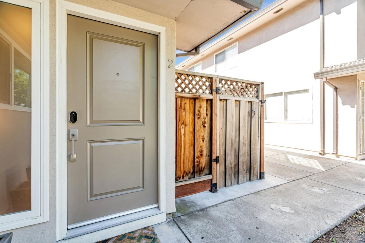 Detail Gallery Image 3 of 31 For 1368 Branham Ln #2,  San Jose,  CA 95118 - 2 Beds | 1 Baths