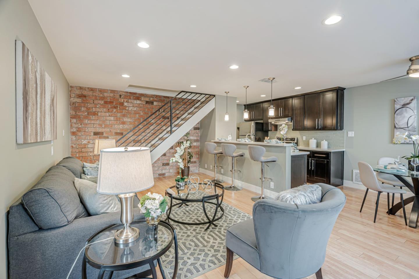 Detail Gallery Image 4 of 31 For 1368 Branham Ln #2,  San Jose,  CA 95118 - 2 Beds | 1 Baths