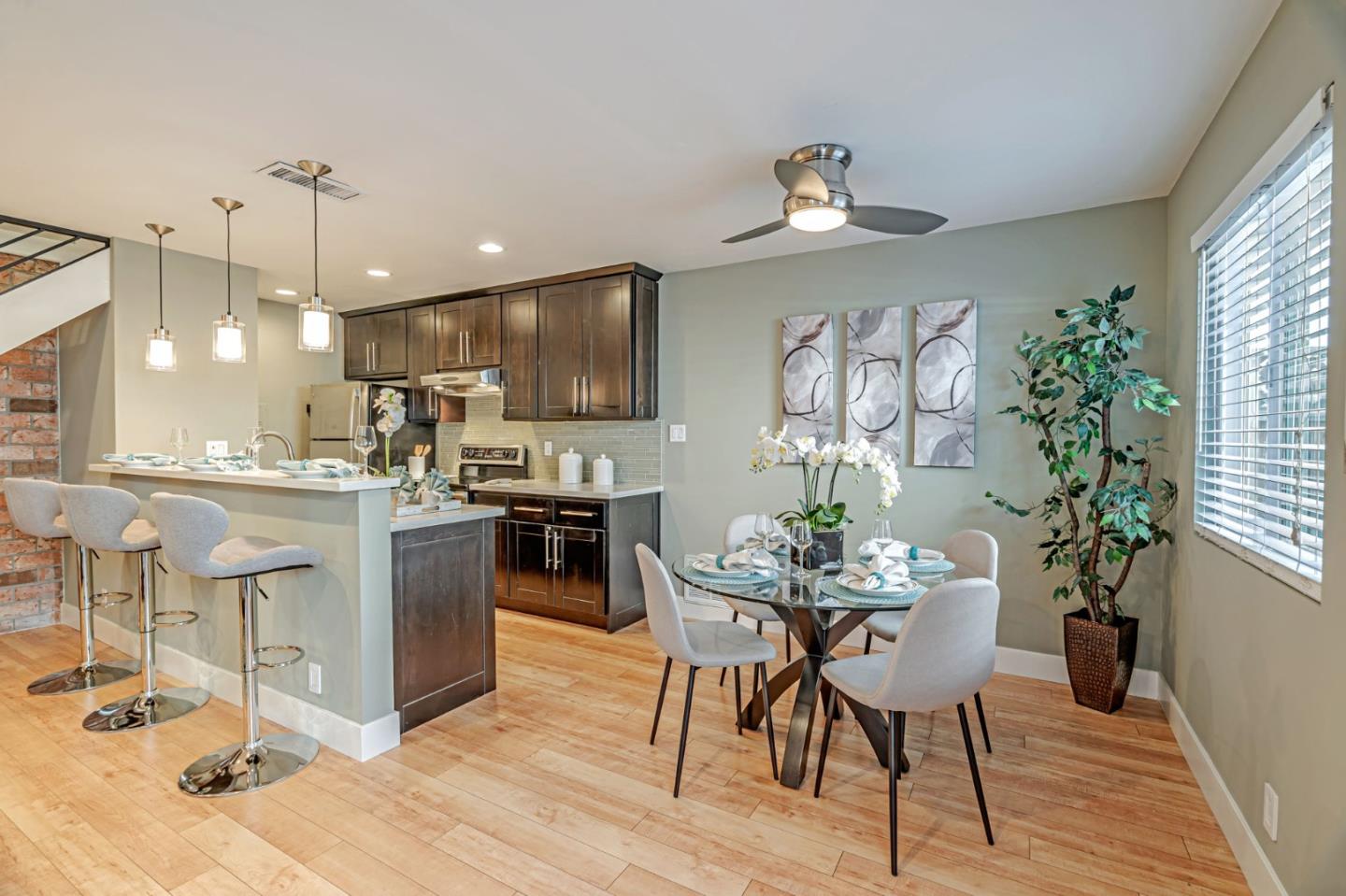 Detail Gallery Image 5 of 31 For 1368 Branham Ln #2,  San Jose,  CA 95118 - 2 Beds | 1 Baths
