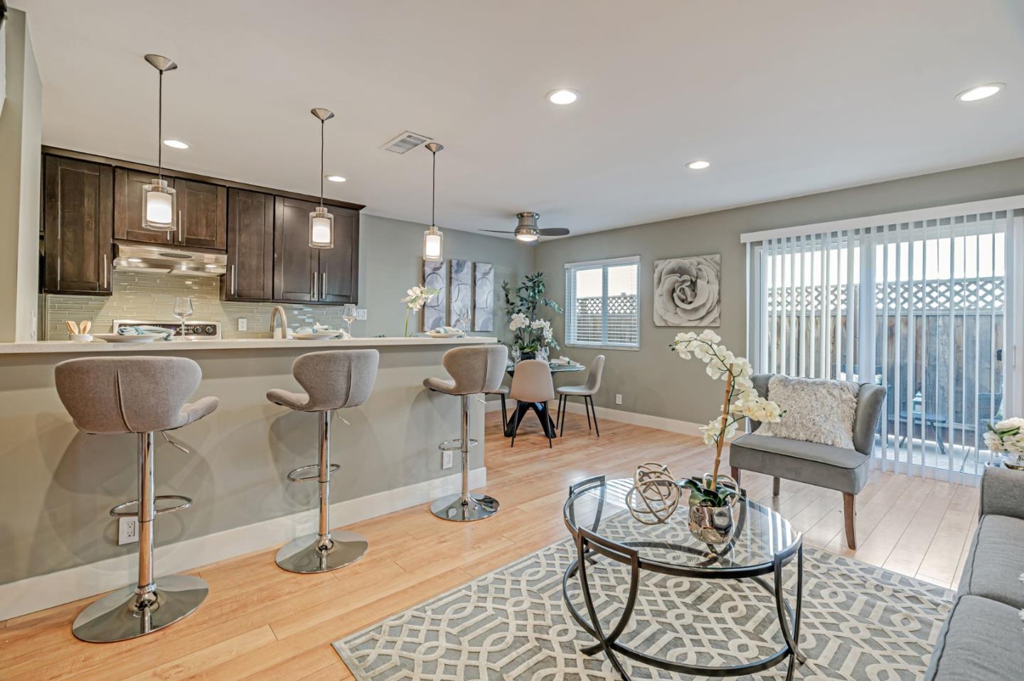 Detail Gallery Image 8 of 31 For 1368 Branham Ln #2,  San Jose,  CA 95118 - 2 Beds | 1 Baths