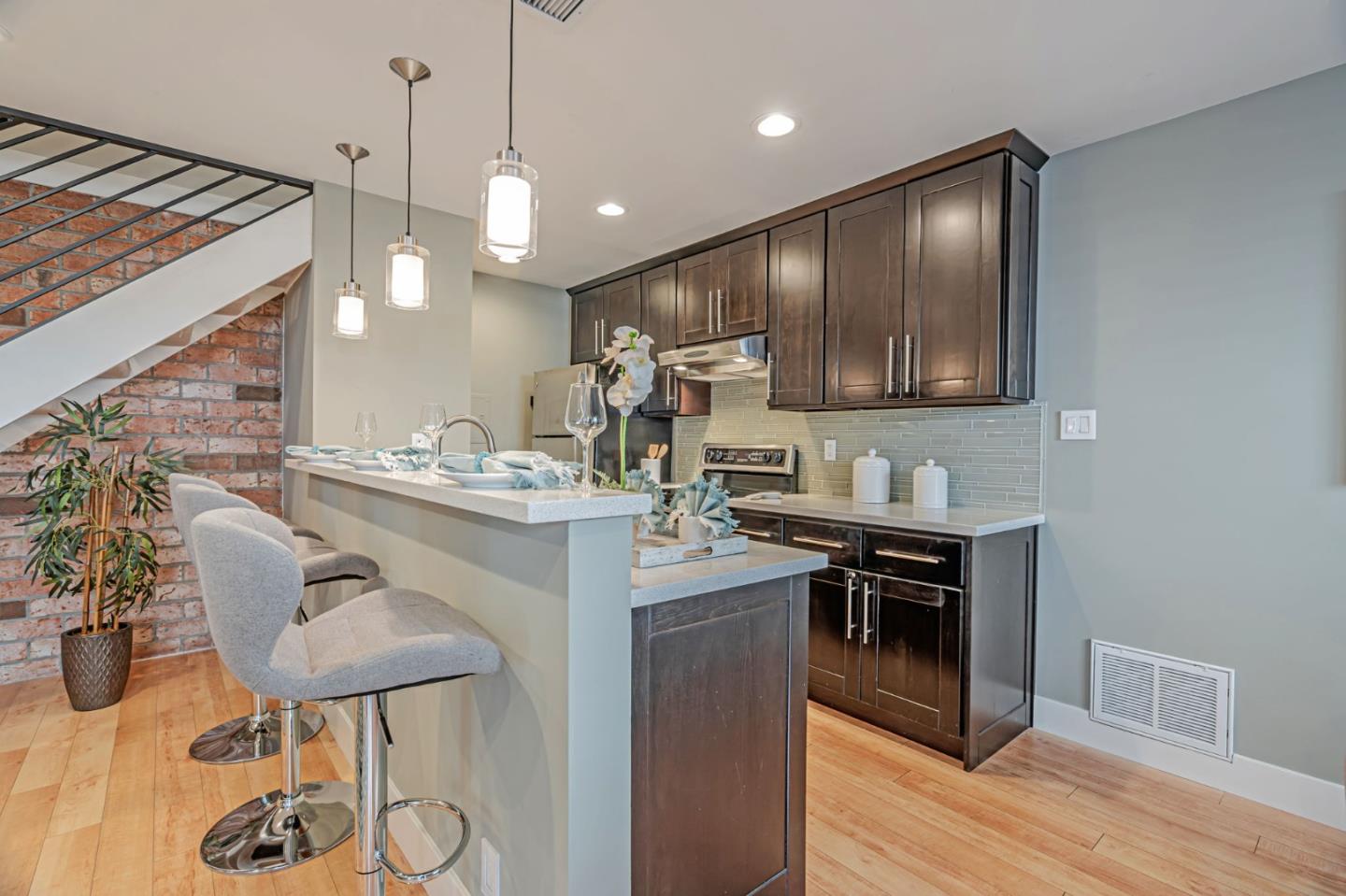 Detail Gallery Image 9 of 31 For 1368 Branham Ln #2,  San Jose,  CA 95118 - 2 Beds | 1 Baths