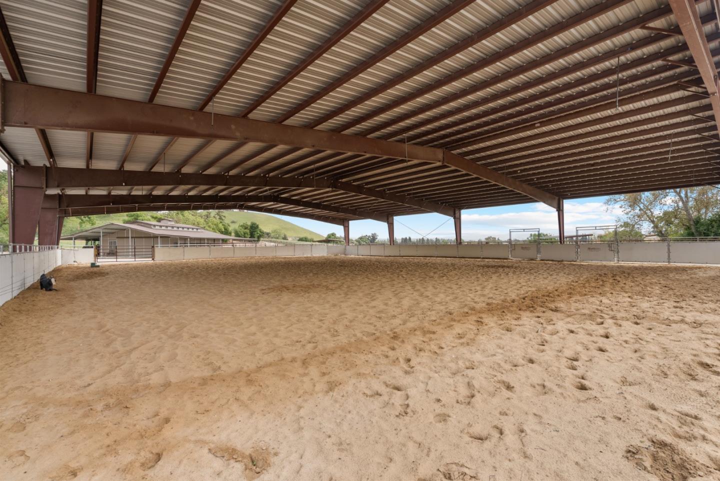 Detail Gallery Image 10 of 67 For 804 Comstock Rd, Hollister,  CA 95023 - 4 Beds | 2 Baths