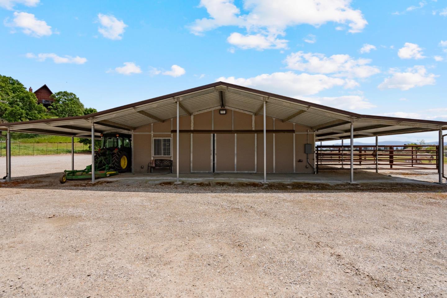 Detail Gallery Image 14 of 67 For 804 Comstock Rd, Hollister,  CA 95023 - 4 Beds | 2 Baths