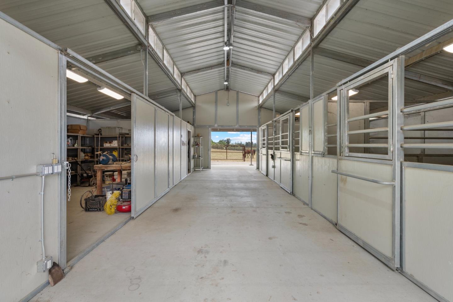 Detail Gallery Image 15 of 67 For 804 Comstock Rd, Hollister,  CA 95023 - 4 Beds | 2 Baths
