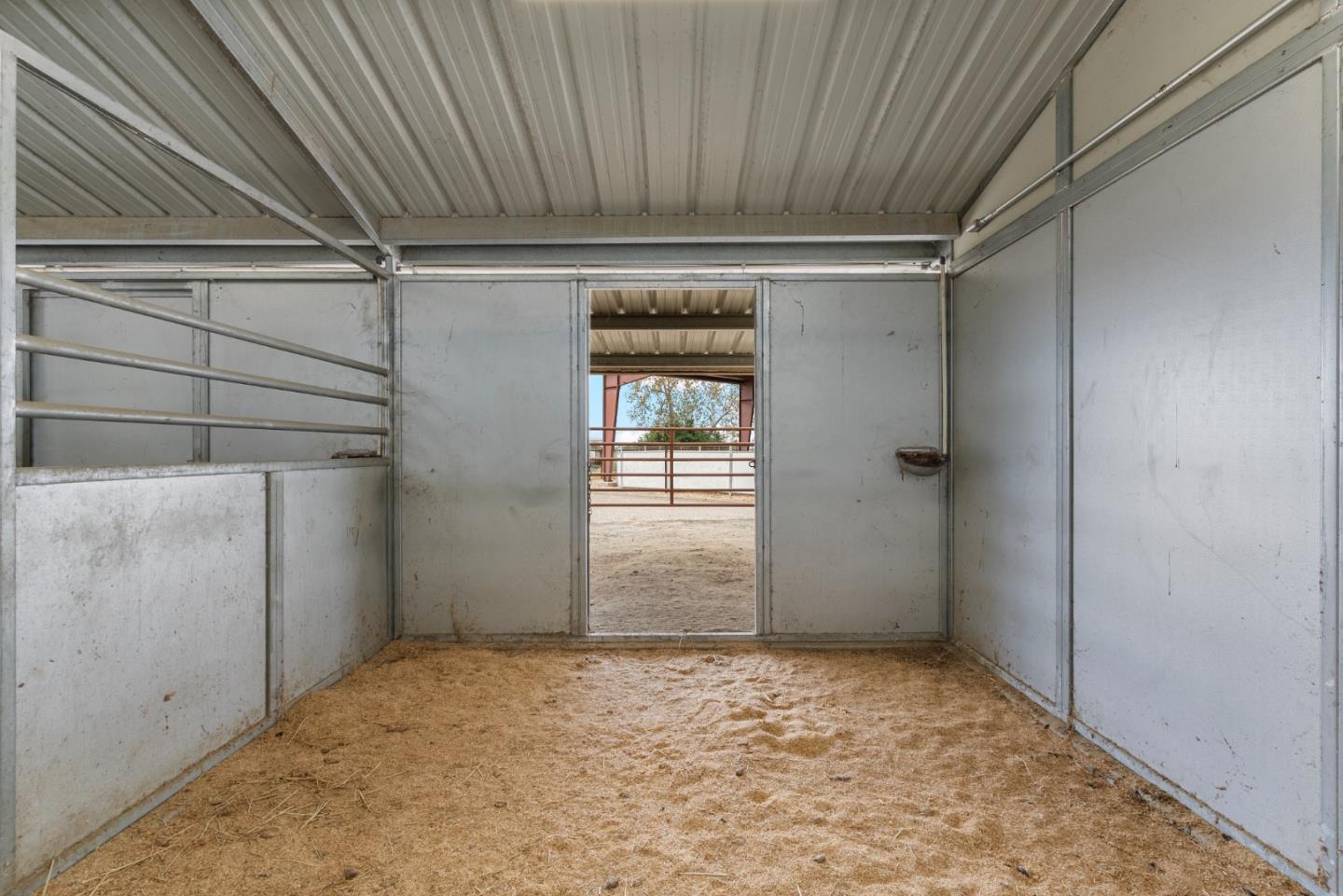 Detail Gallery Image 17 of 67 For 804 Comstock Rd, Hollister,  CA 95023 - 4 Beds | 2 Baths