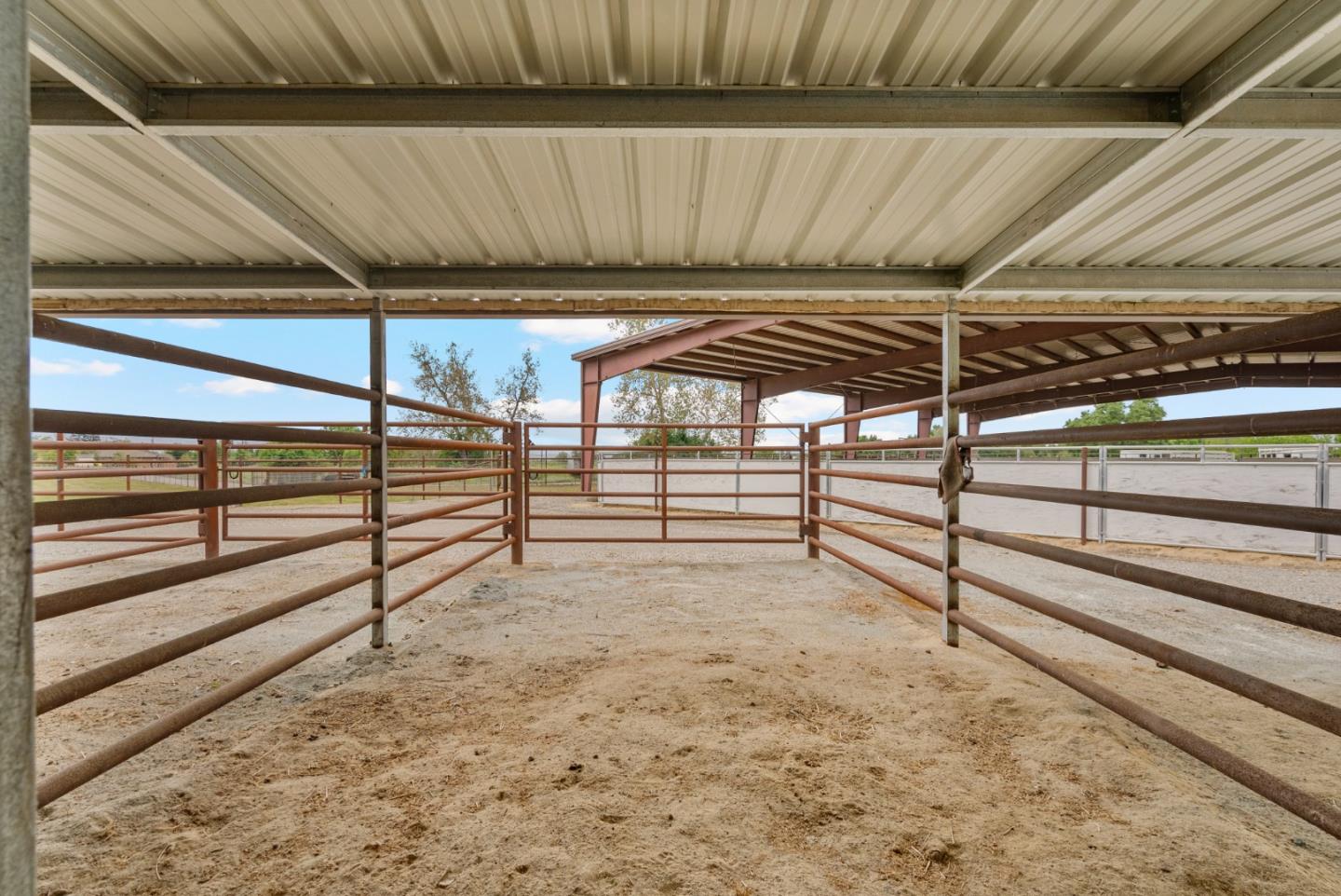 Detail Gallery Image 18 of 67 For 804 Comstock Rd, Hollister,  CA 95023 - 4 Beds | 2 Baths