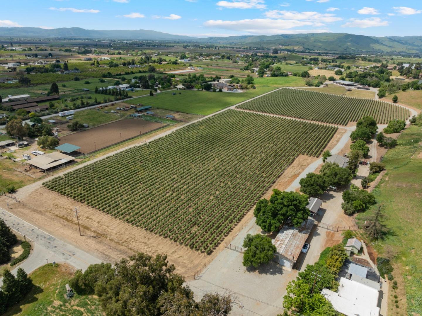 Detail Gallery Image 2 of 67 For 804 Comstock Rd, Hollister,  CA 95023 - 4 Beds | 2 Baths