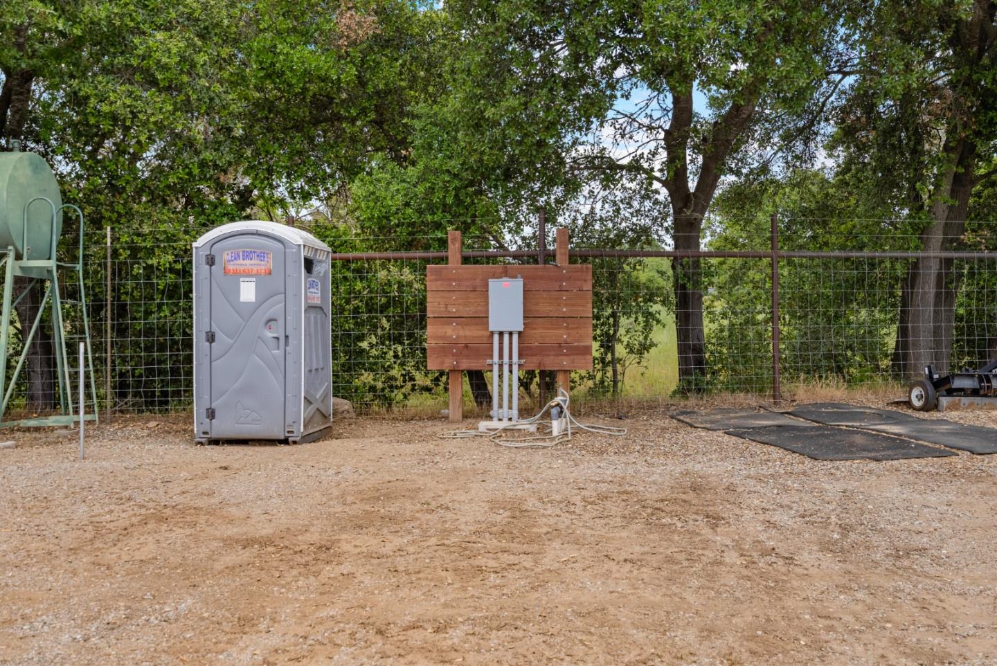 Detail Gallery Image 28 of 67 For 804 Comstock Rd, Hollister,  CA 95023 - 4 Beds | 2 Baths
