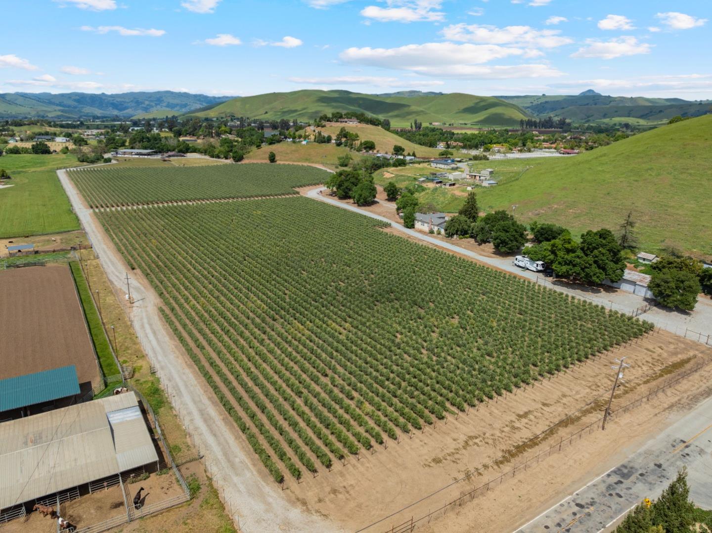 Detail Gallery Image 3 of 67 For 804 Comstock Rd, Hollister,  CA 95023 - 4 Beds | 2 Baths