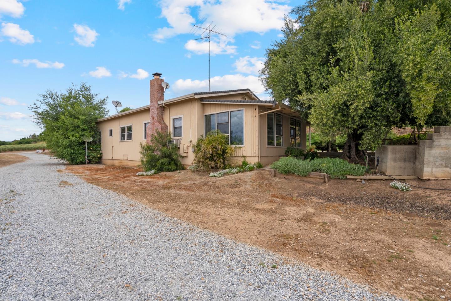 Detail Gallery Image 62 of 67 For 804 Comstock Rd, Hollister,  CA 95023 - 4 Beds | 2 Baths