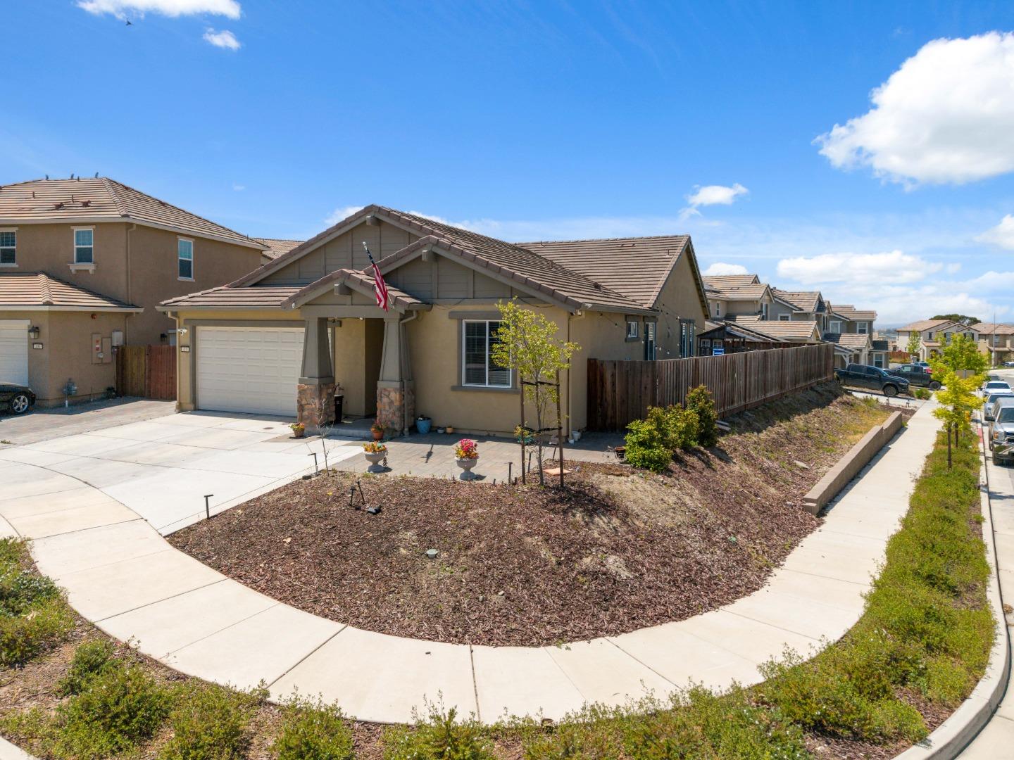 Detail Gallery Image 1 of 50 For 410 Thistle Ct, Hollister,  CA 95023 - 4 Beds | 3 Baths