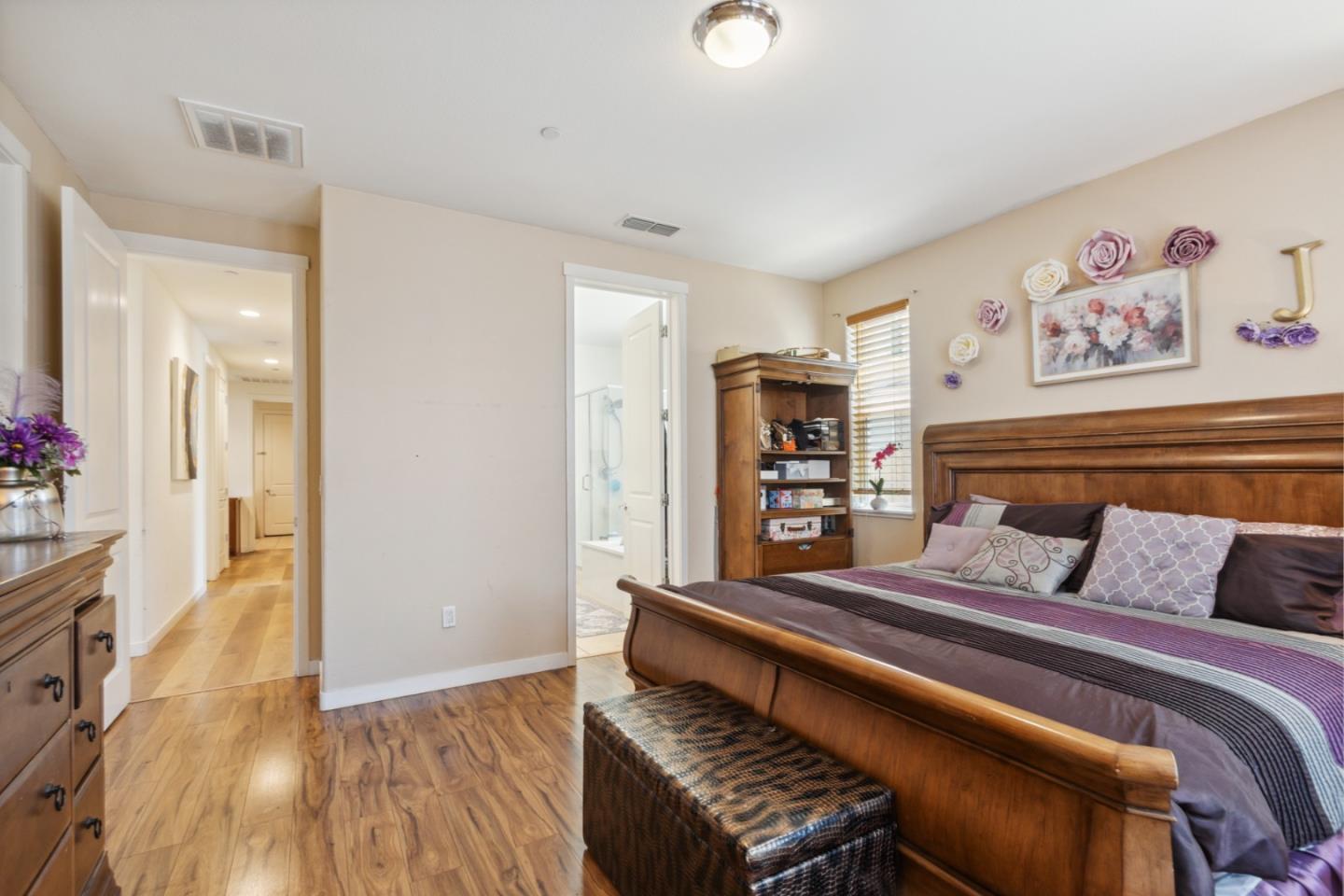 Detail Gallery Image 24 of 50 For 410 Thistle Ct, Hollister,  CA 95023 - 4 Beds | 3 Baths