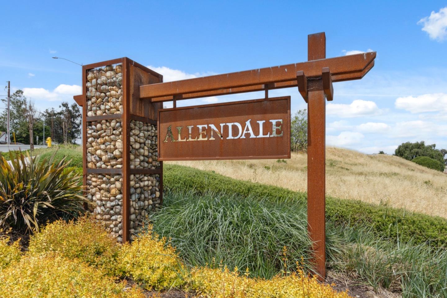 Detail Gallery Image 4 of 50 For 410 Thistle Ct, Hollister,  CA 95023 - 4 Beds | 3 Baths