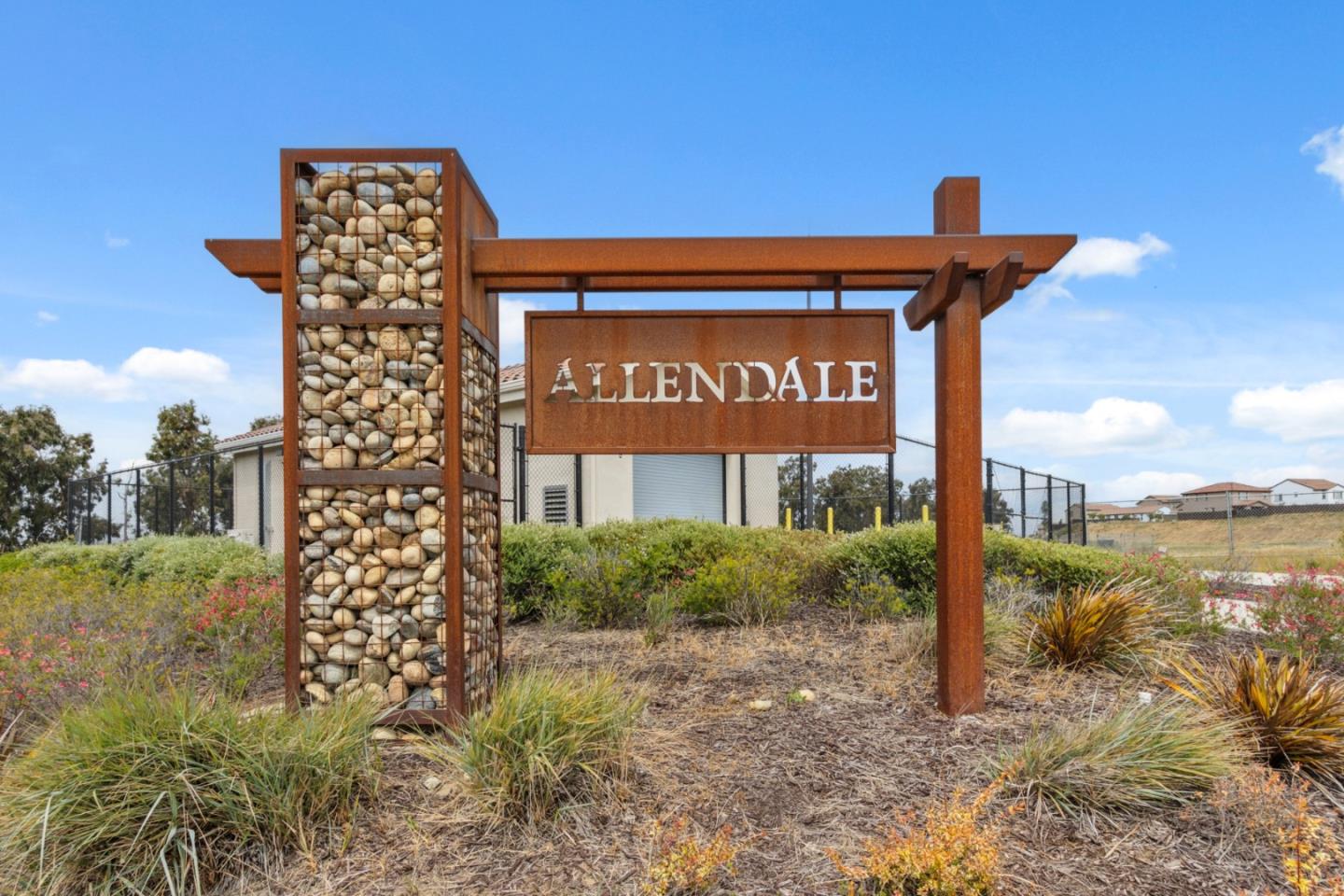 Detail Gallery Image 5 of 50 For 410 Thistle Ct, Hollister,  CA 95023 - 4 Beds | 3 Baths