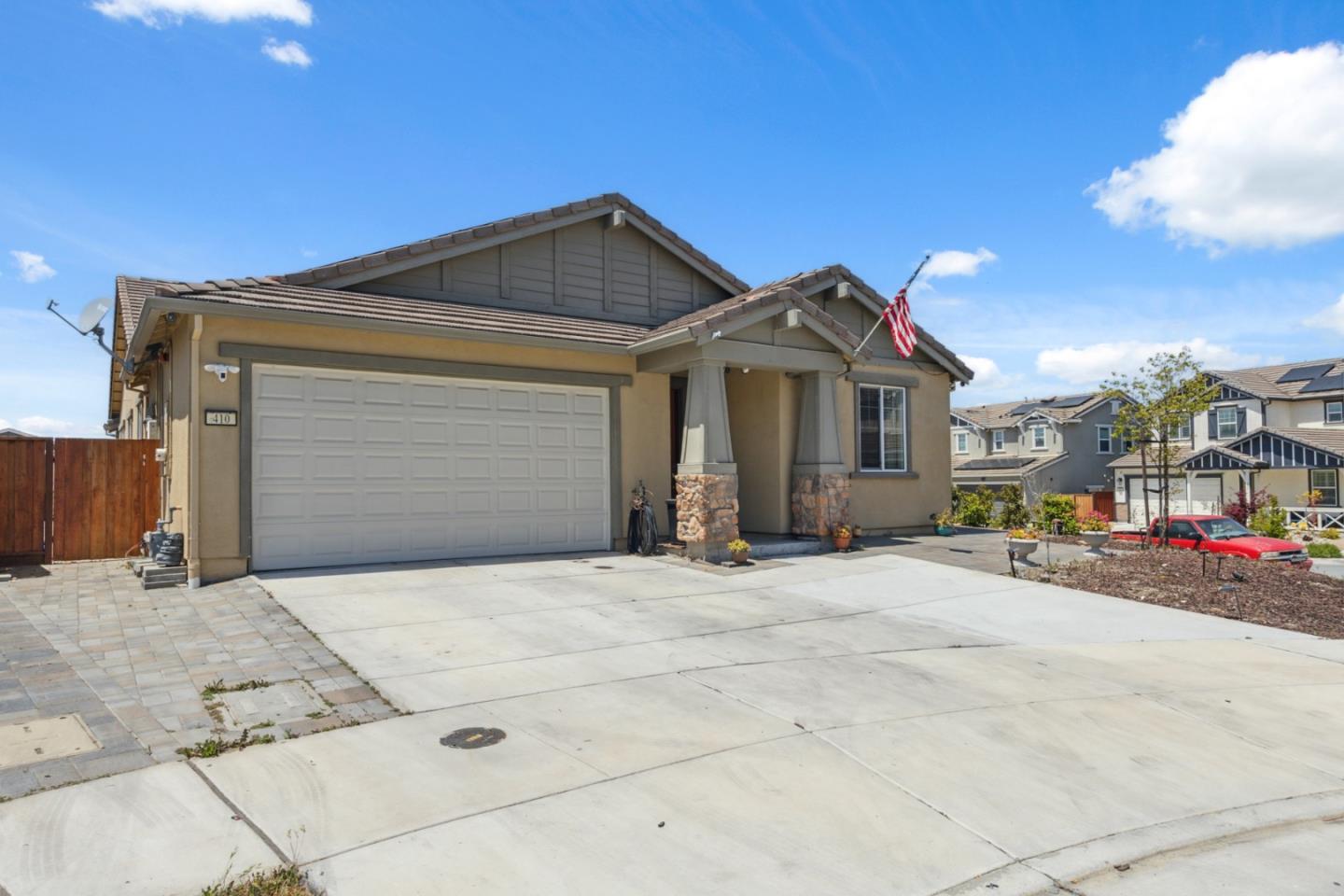 Detail Gallery Image 6 of 50 For 410 Thistle Ct, Hollister,  CA 95023 - 4 Beds | 3 Baths