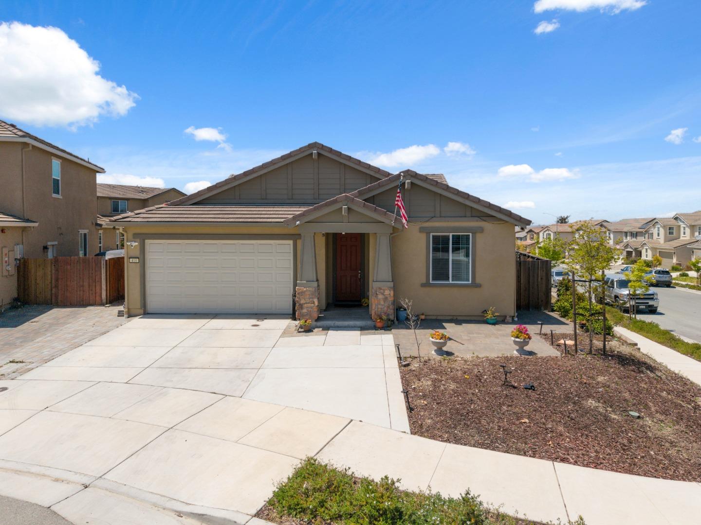 Detail Gallery Image 7 of 50 For 410 Thistle Ct, Hollister,  CA 95023 - 4 Beds | 3 Baths