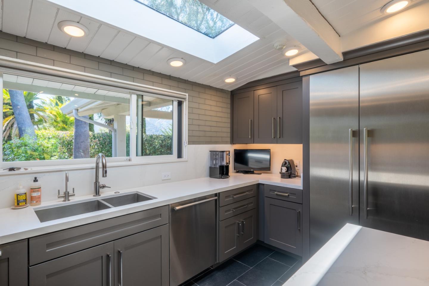 Detail Gallery Image 11 of 55 For 41 Lilac Ln, Carmel Valley,  CA 93924 - 3 Beds | 2/1 Baths