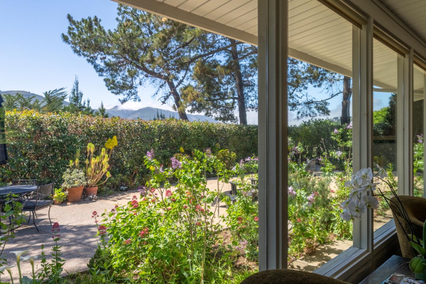 Detail Gallery Image 4 of 55 For 41 Lilac Ln, Carmel Valley,  CA 93924 - 3 Beds | 2/1 Baths