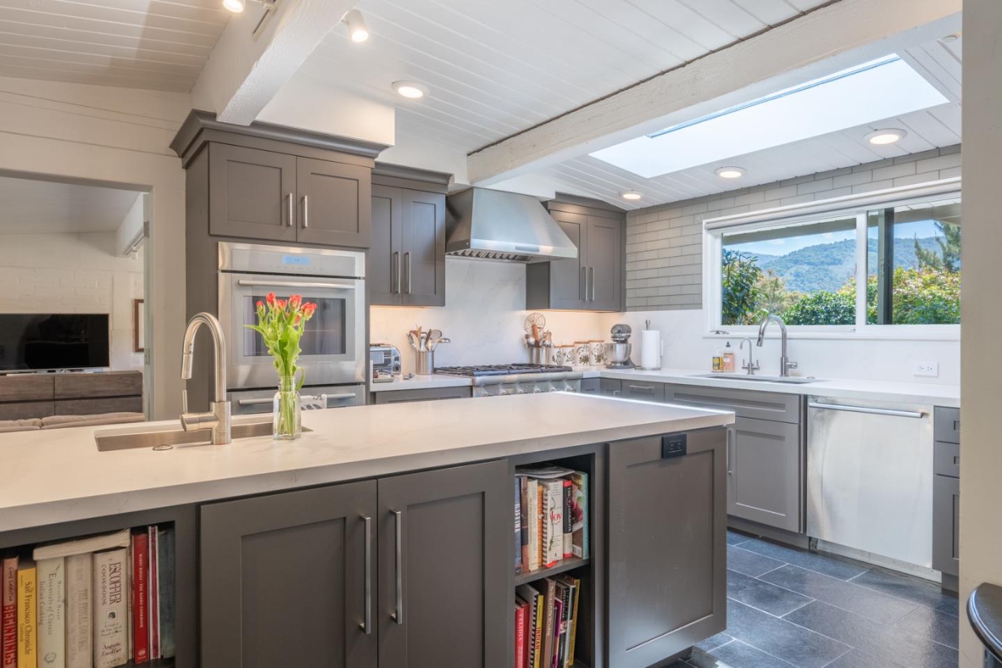 Detail Gallery Image 8 of 55 For 41 Lilac Ln, Carmel Valley,  CA 93924 - 3 Beds | 2/1 Baths