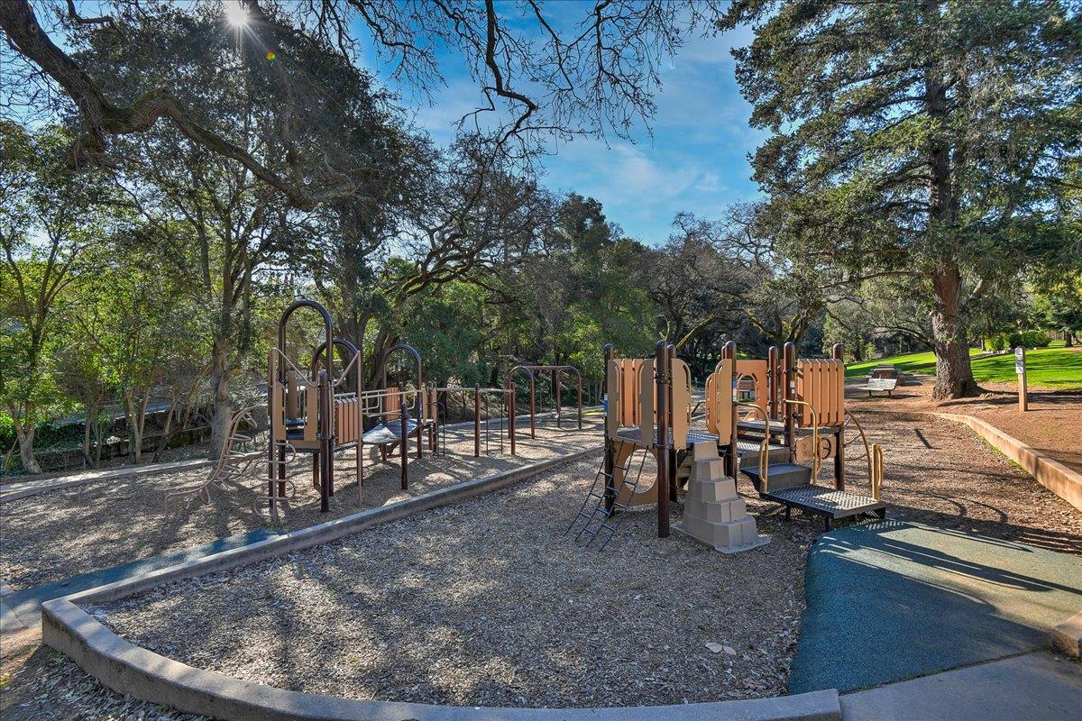 Detail Gallery Image 39 of 41 For 18400 Overlook Rd #63,  Los Gatos,  CA 95030 - 3 Beds | 2 Baths