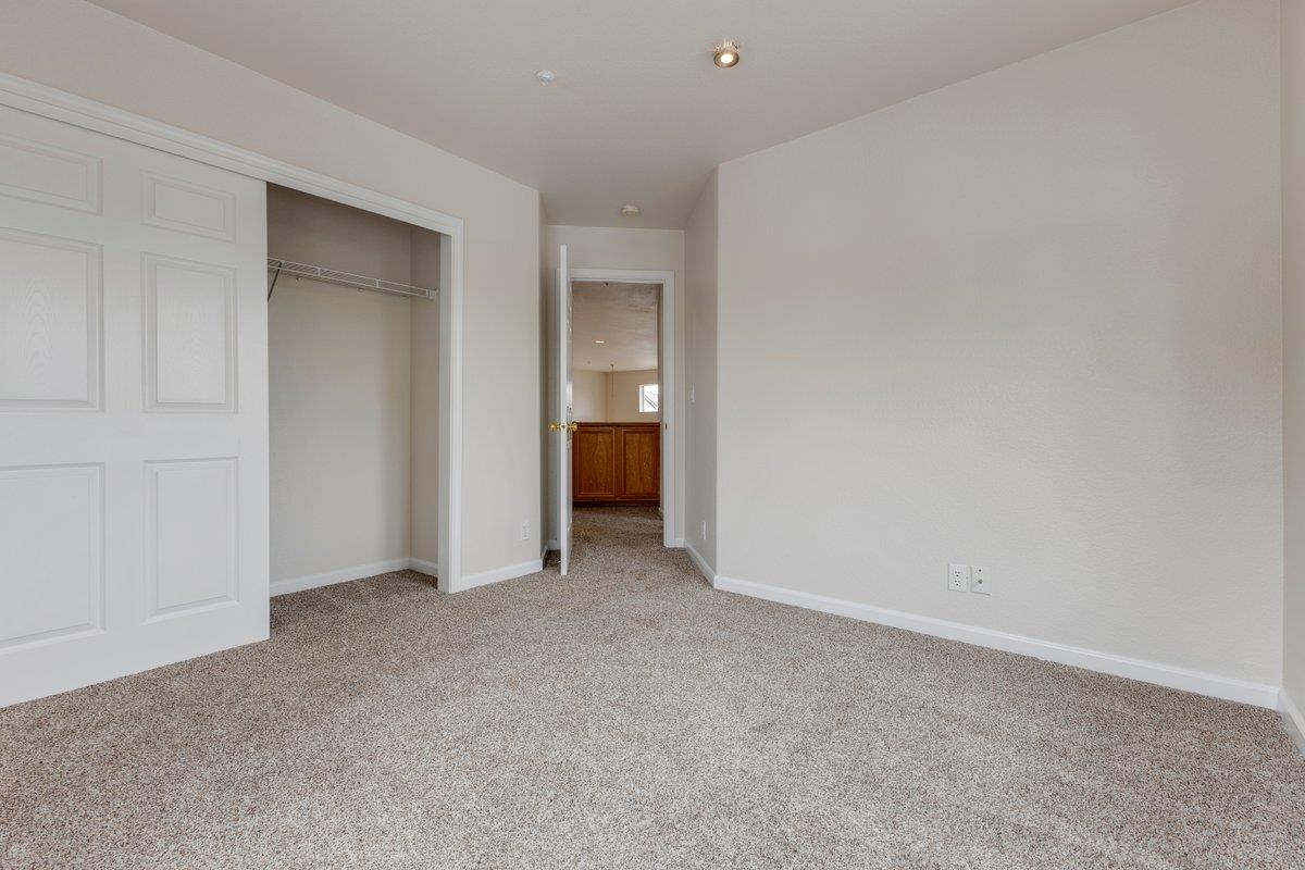 Detail Gallery Image 13 of 40 For 1033 Lewis St, Salinas,  CA 93906 - 5 Beds | 3 Baths