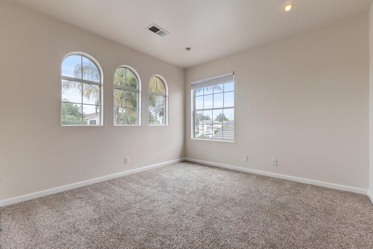 Detail Gallery Image 14 of 40 For 1033 Lewis St, Salinas,  CA 93906 - 5 Beds | 3 Baths