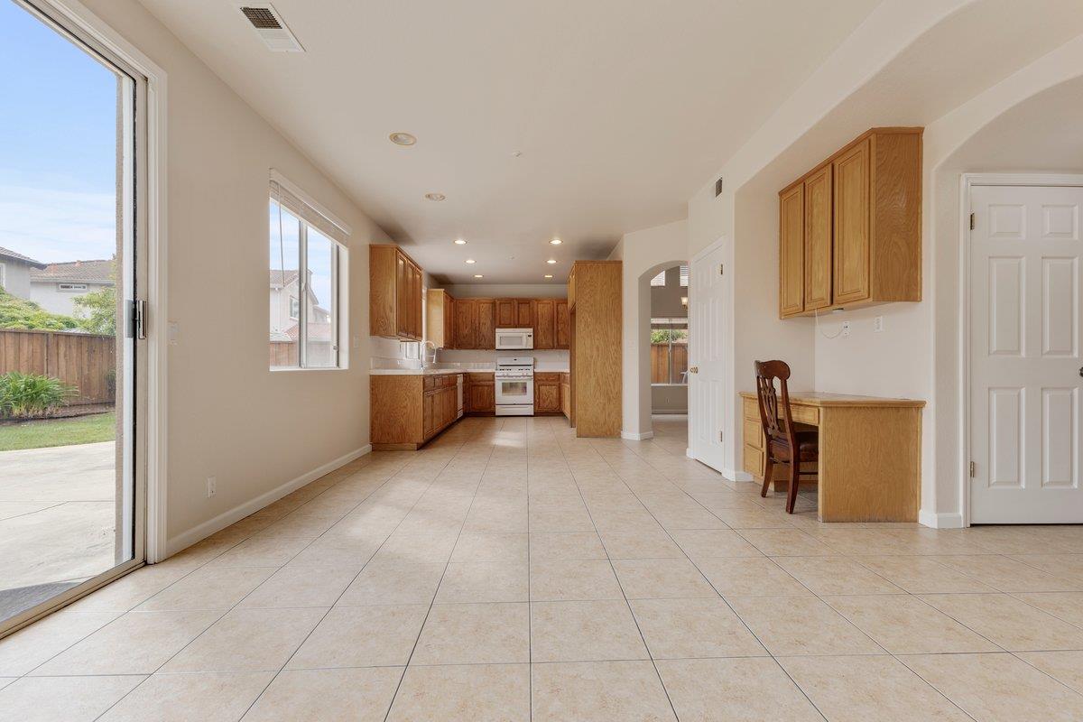 Detail Gallery Image 16 of 40 For 1033 Lewis St, Salinas,  CA 93906 - 5 Beds | 3 Baths
