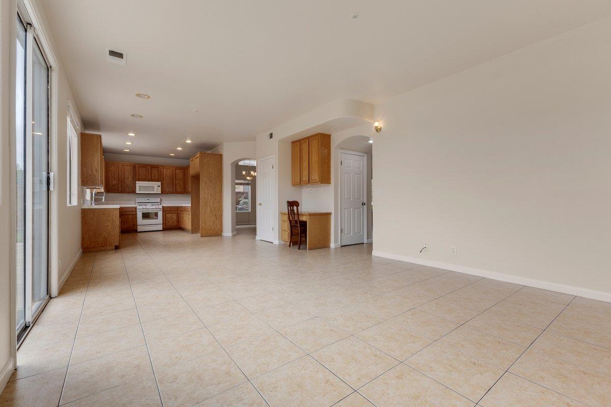 Detail Gallery Image 17 of 40 For 1033 Lewis St, Salinas,  CA 93906 - 5 Beds | 3 Baths