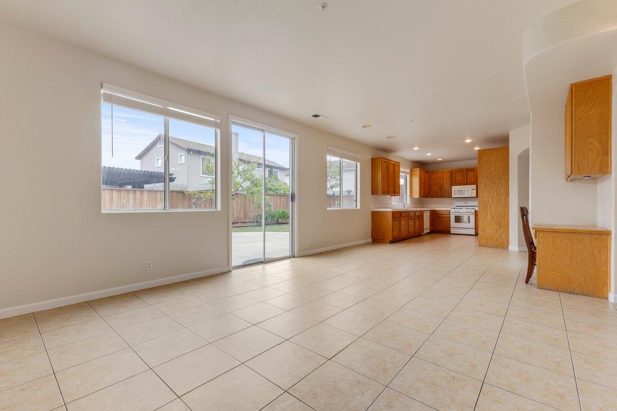Detail Gallery Image 22 of 40 For 1033 Lewis St, Salinas,  CA 93906 - 5 Beds | 3 Baths