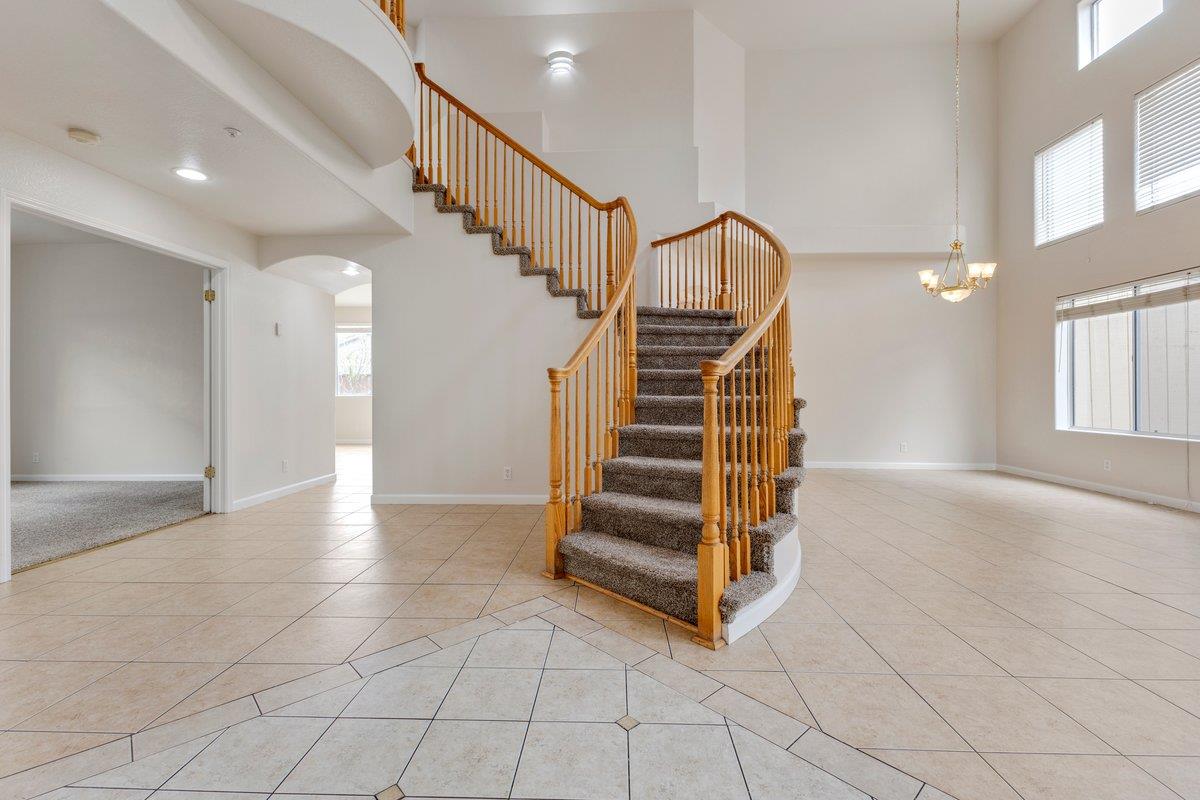 Detail Gallery Image 25 of 40 For 1033 Lewis St, Salinas,  CA 93906 - 5 Beds | 3 Baths