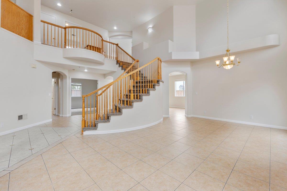Detail Gallery Image 26 of 40 For 1033 Lewis St, Salinas,  CA 93906 - 5 Beds | 3 Baths