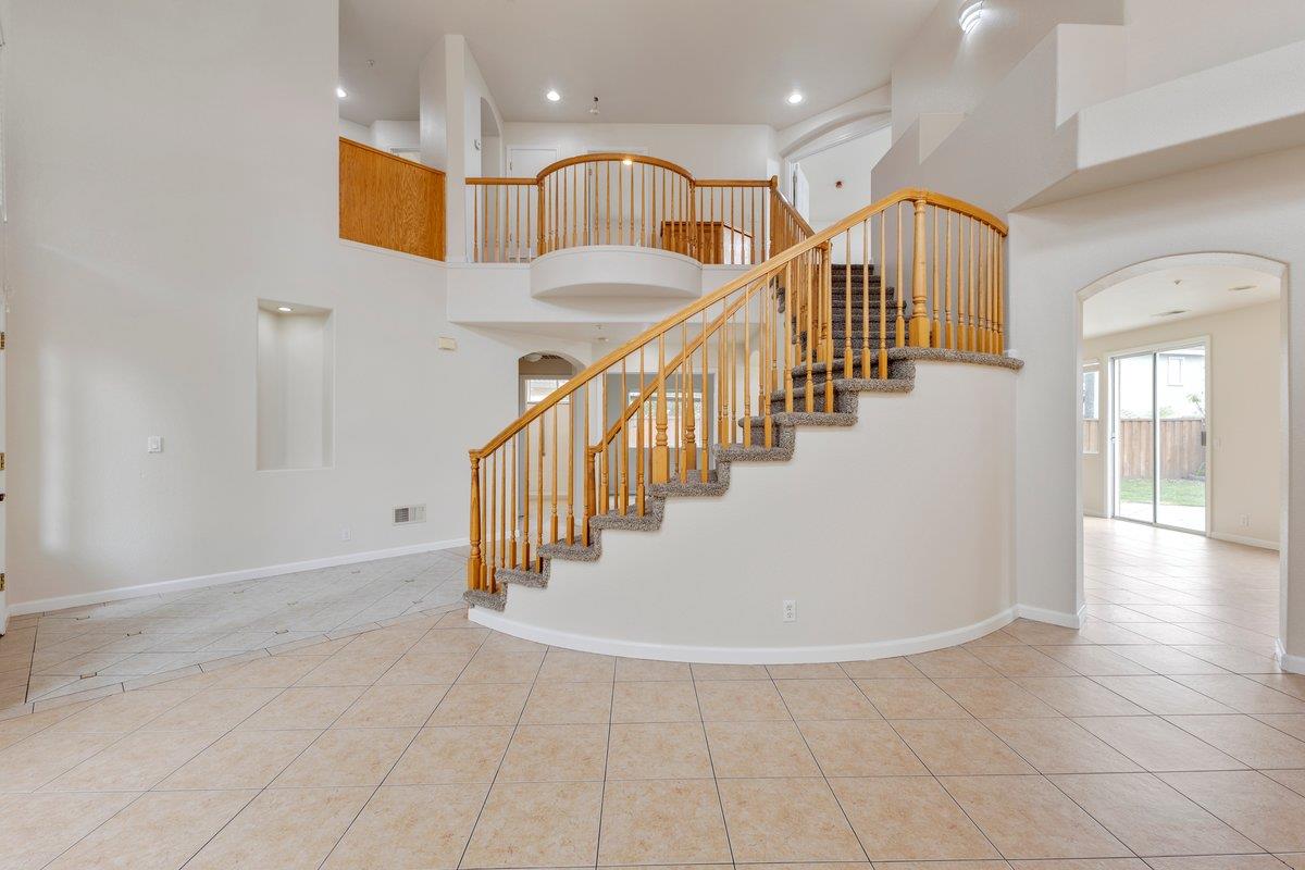 Detail Gallery Image 27 of 40 For 1033 Lewis St, Salinas,  CA 93906 - 5 Beds | 3 Baths