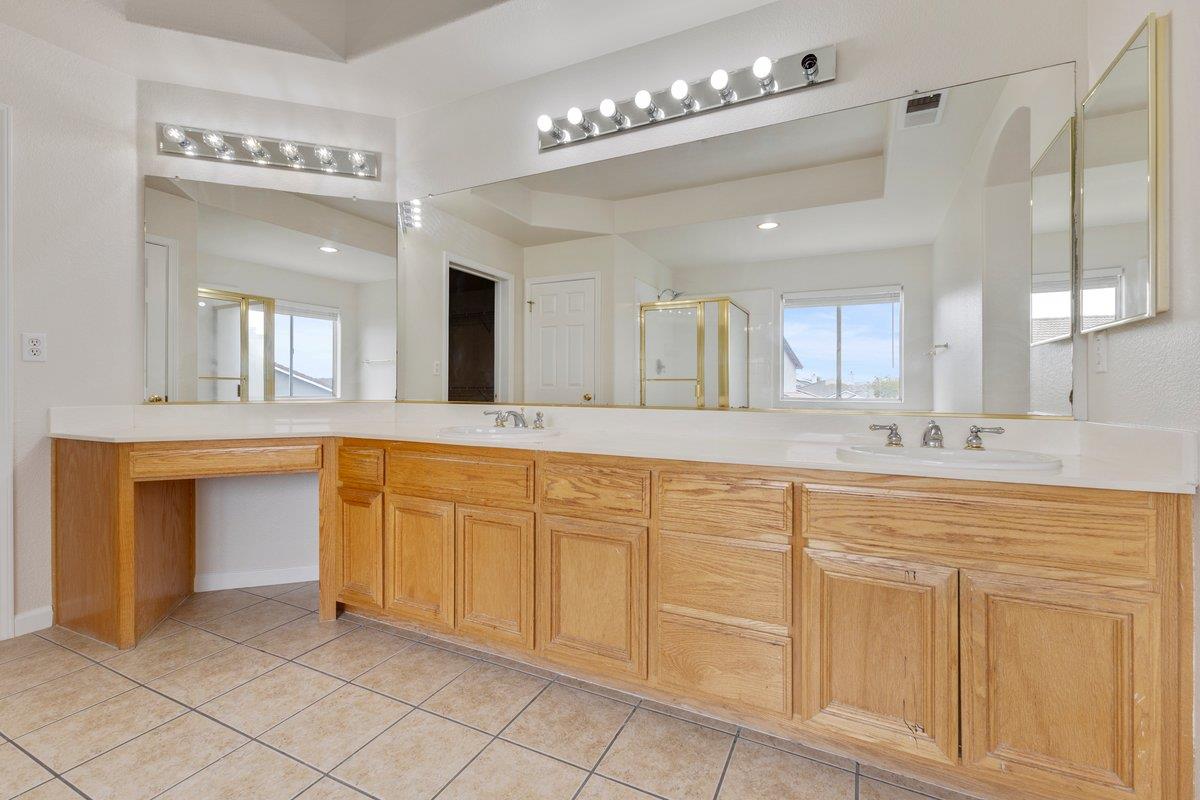 Detail Gallery Image 33 of 40 For 1033 Lewis St, Salinas,  CA 93906 - 5 Beds | 3 Baths