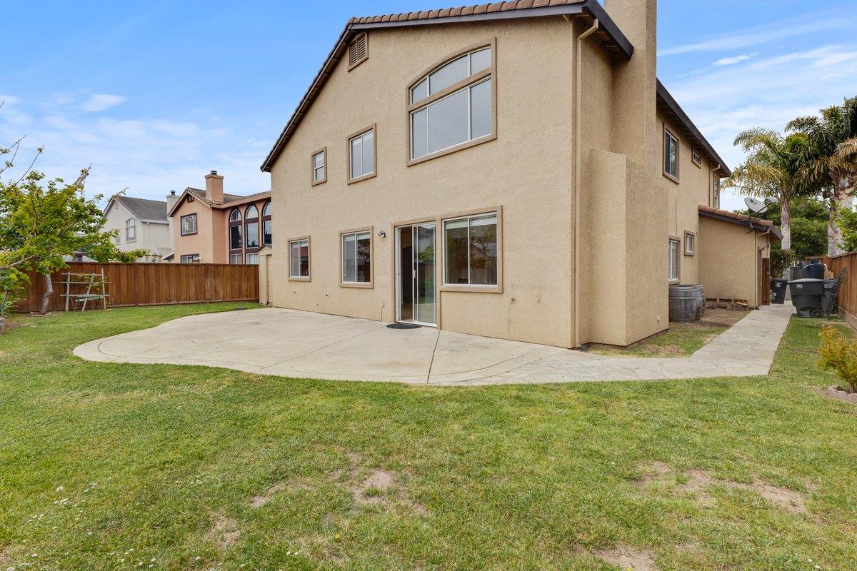 Detail Gallery Image 6 of 40 For 1033 Lewis St, Salinas,  CA 93906 - 5 Beds | 3 Baths