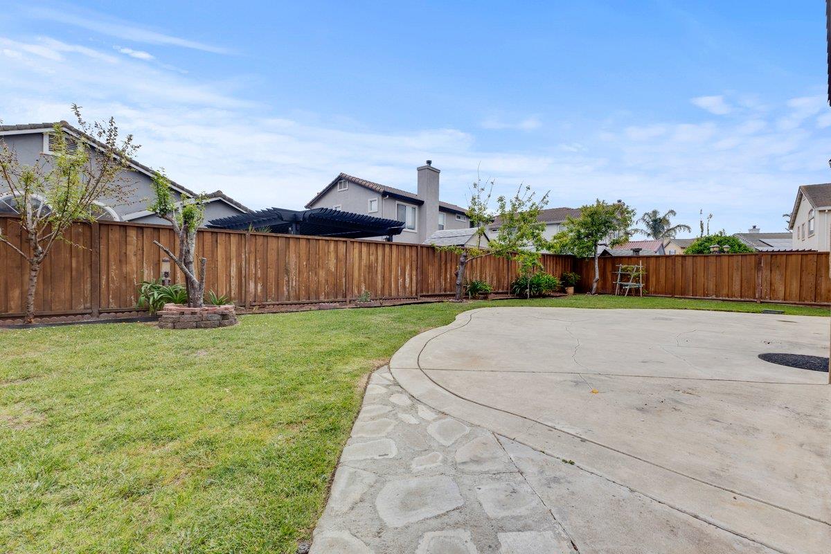 Detail Gallery Image 7 of 40 For 1033 Lewis St, Salinas,  CA 93906 - 5 Beds | 3 Baths