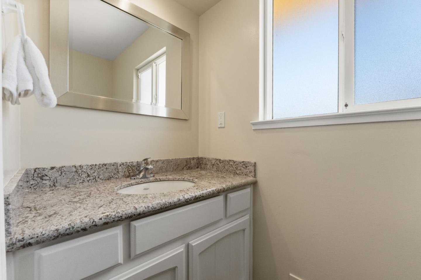 Detail Gallery Image 12 of 68 For 10980 New Ave, Gilroy,  CA 95020 - 5 Beds | 3/1 Baths