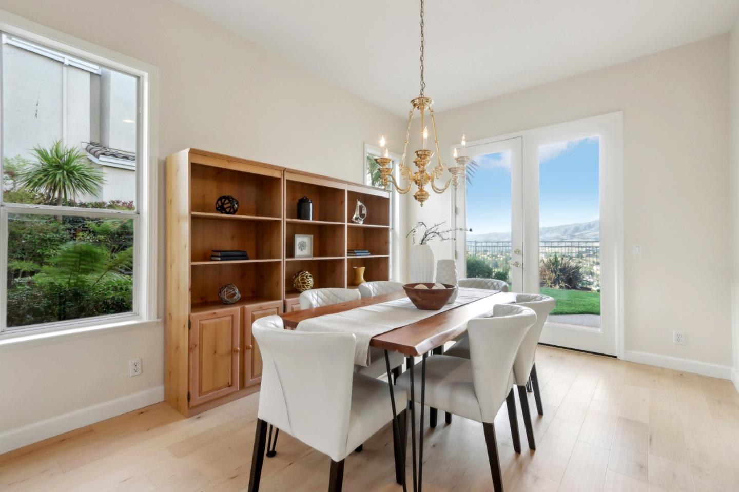 Detail Gallery Image 13 of 81 For 5777 Foligno Way, San Jose,  CA 95138 - 4 Beds | 4/1 Baths