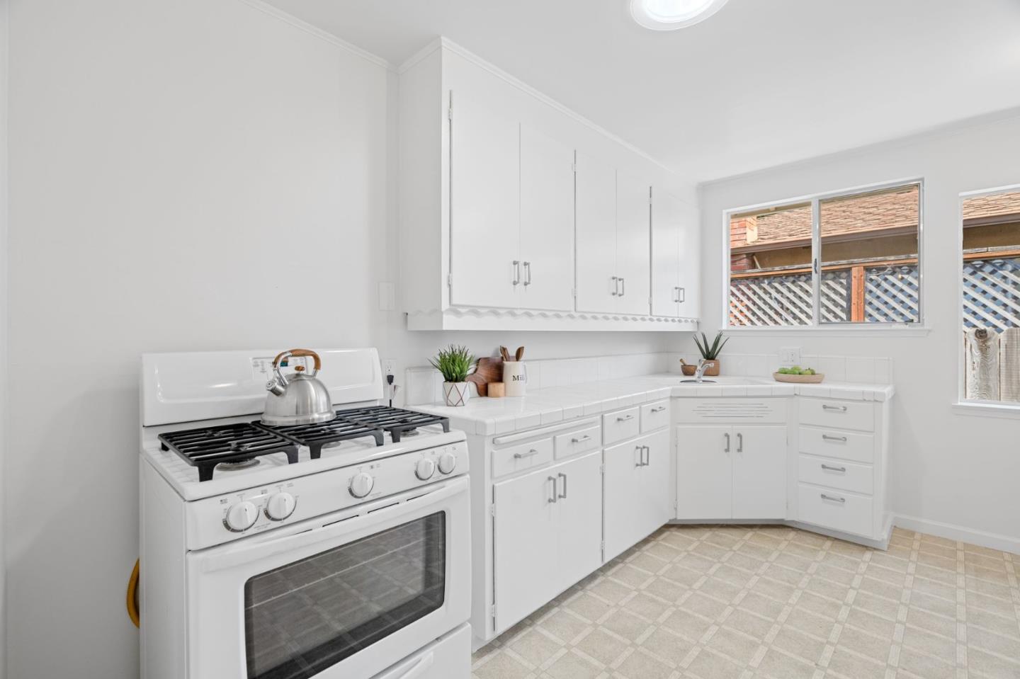 Detail Gallery Image 14 of 39 For 1105 W Mc Kinley Ave, Sunnyvale,  CA 94086 - 3 Beds | 1/1 Baths