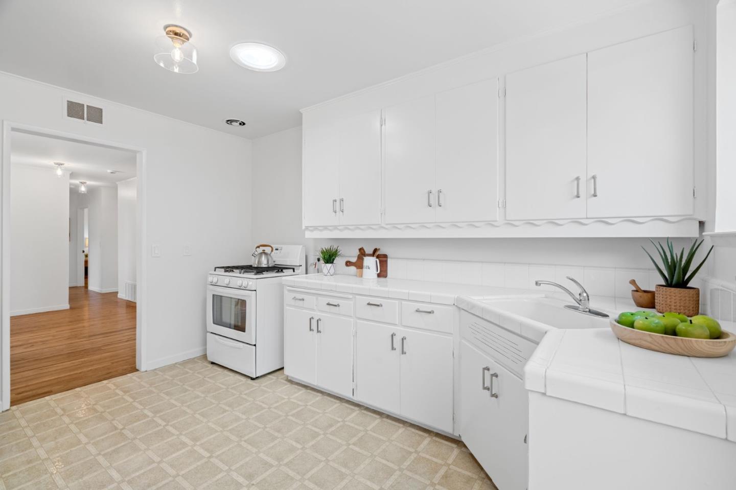 Detail Gallery Image 16 of 39 For 1105 W Mc Kinley Ave, Sunnyvale,  CA 94086 - 3 Beds | 1/1 Baths