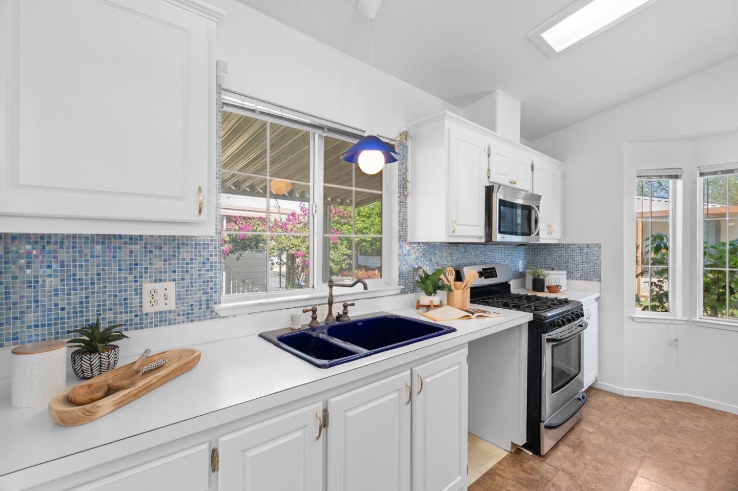 Detail Gallery Image 13 of 40 For 1220 Tasman Dr #168,  Sunnyvale,  CA 94089 - 3 Beds | 2 Baths
