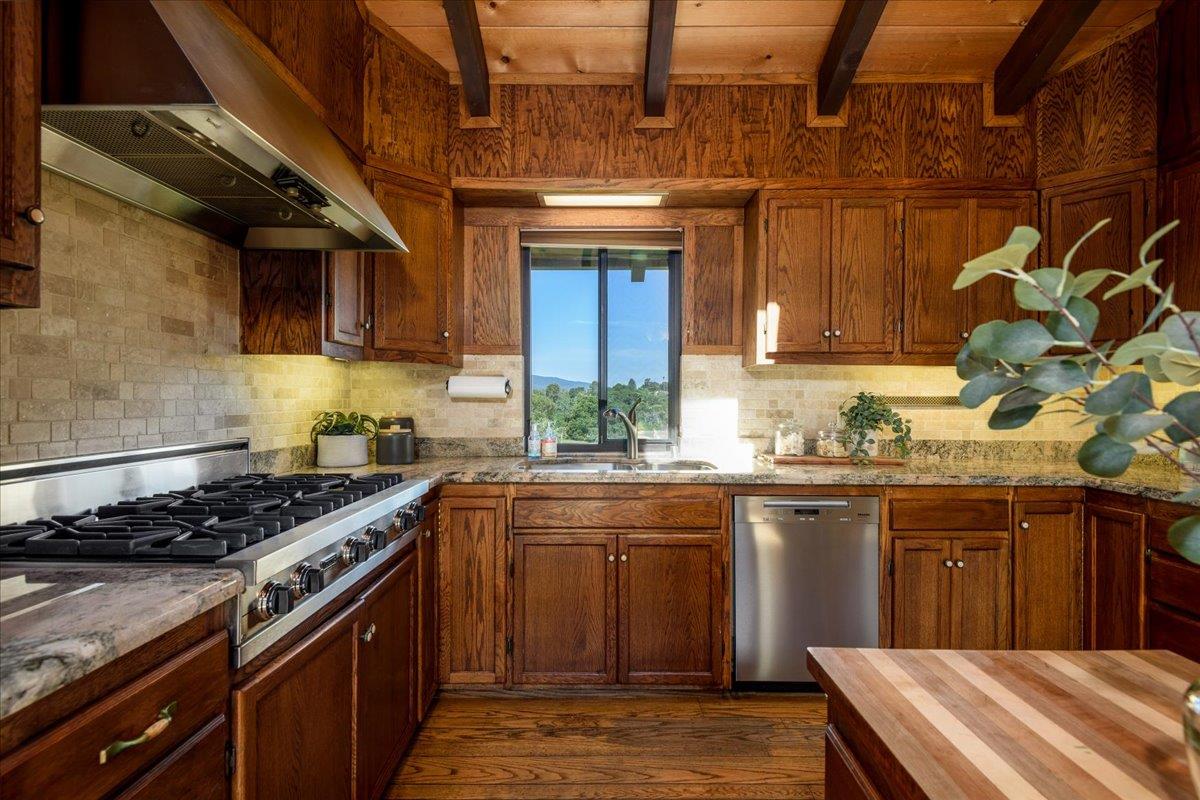 Detail Gallery Image 16 of 35 For 909 Westridge Dr, Portola Valley,  CA 94028 - 5 Beds | 3/1 Baths