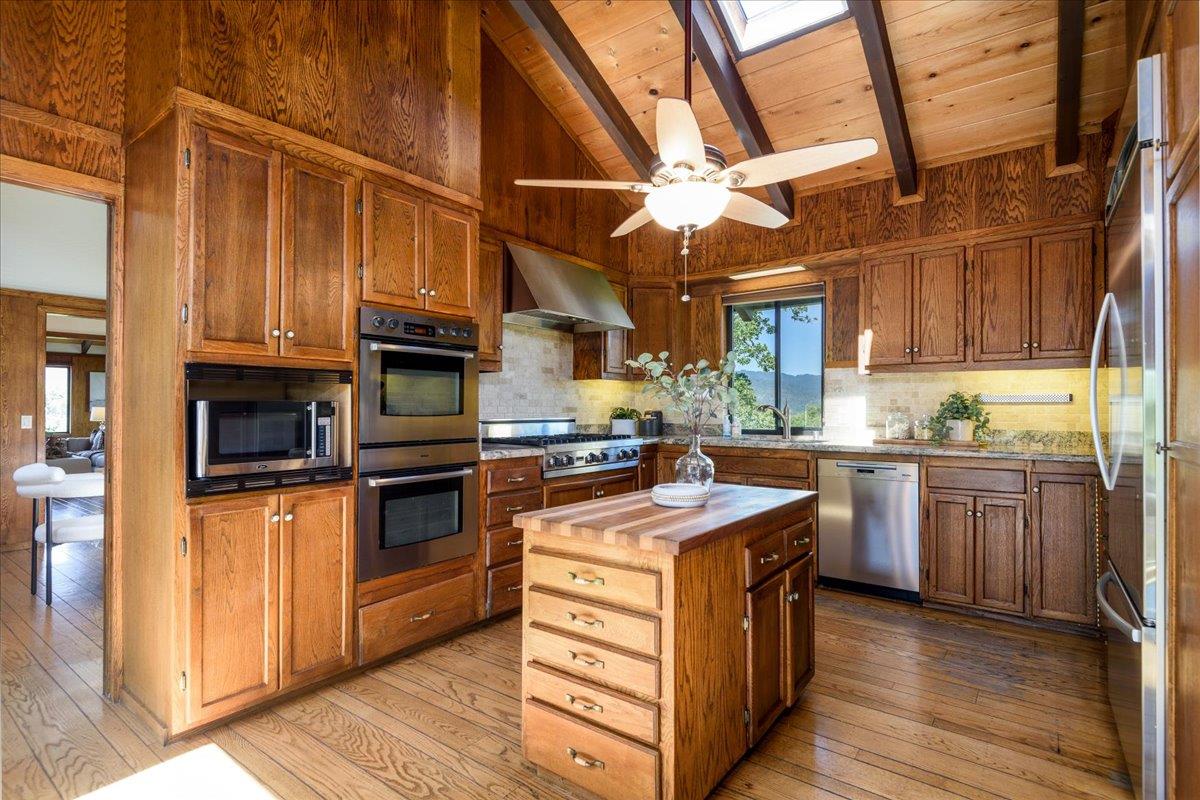 Detail Gallery Image 17 of 35 For 909 Westridge Dr, Portola Valley,  CA 94028 - 5 Beds | 3/1 Baths