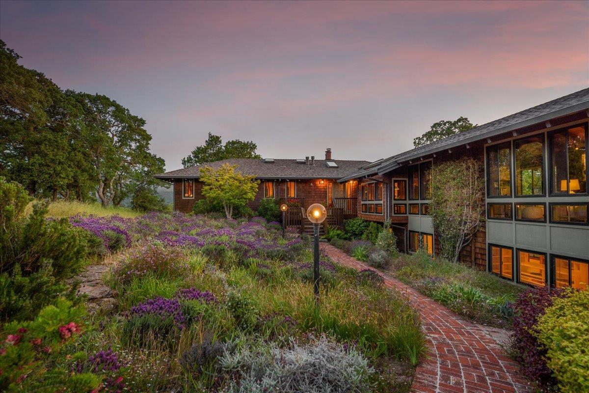 Detail Gallery Image 2 of 35 For 909 Westridge Dr, Portola Valley,  CA 94028 - 5 Beds | 3/1 Baths