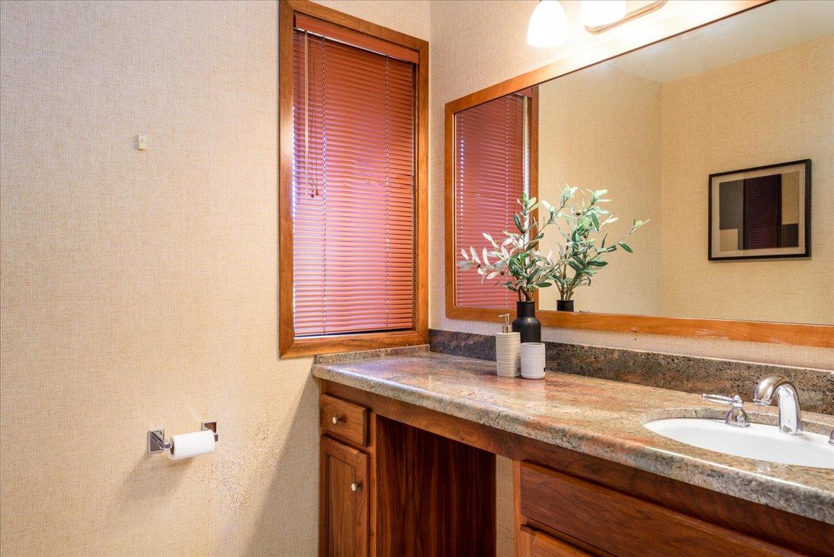 Detail Gallery Image 26 of 35 For 909 Westridge Dr, Portola Valley,  CA 94028 - 5 Beds | 3/1 Baths